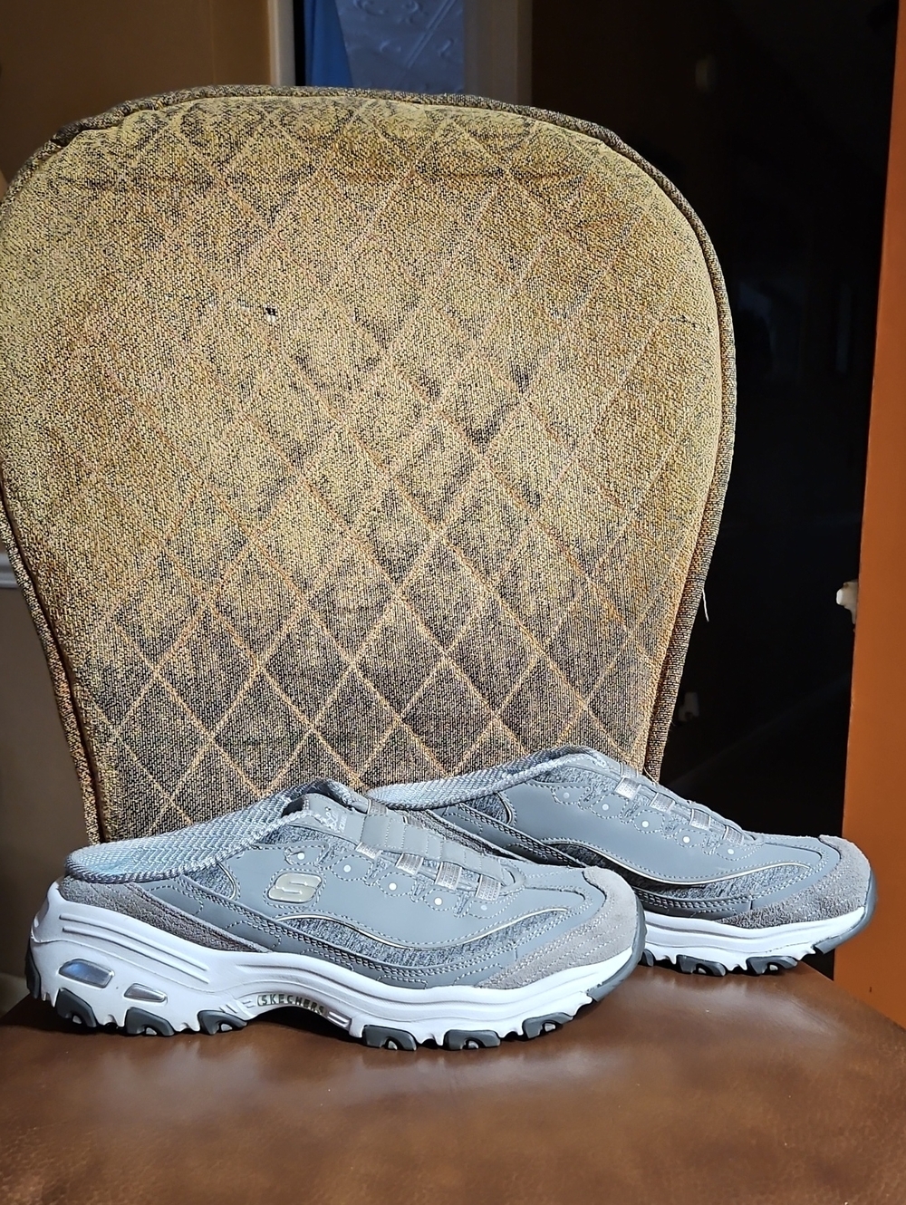 Skechers D'Lites Resilient Slip On Mules Sneakers Walking Shoes Gray White